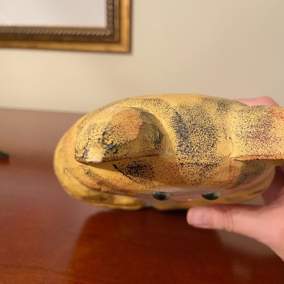 Adorable Chubby Orange Fat Cat Wood Carved Figure with Glass Eyes - Picture 6 of 9